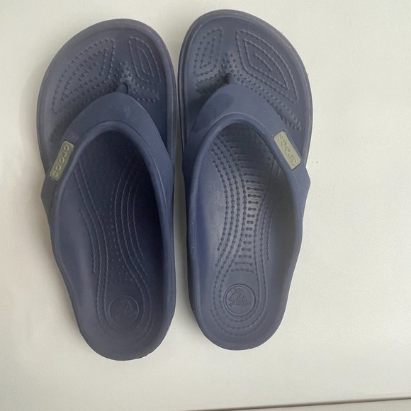 croc blue thong sandal size 4 m- 6W - Picture 1 of 10